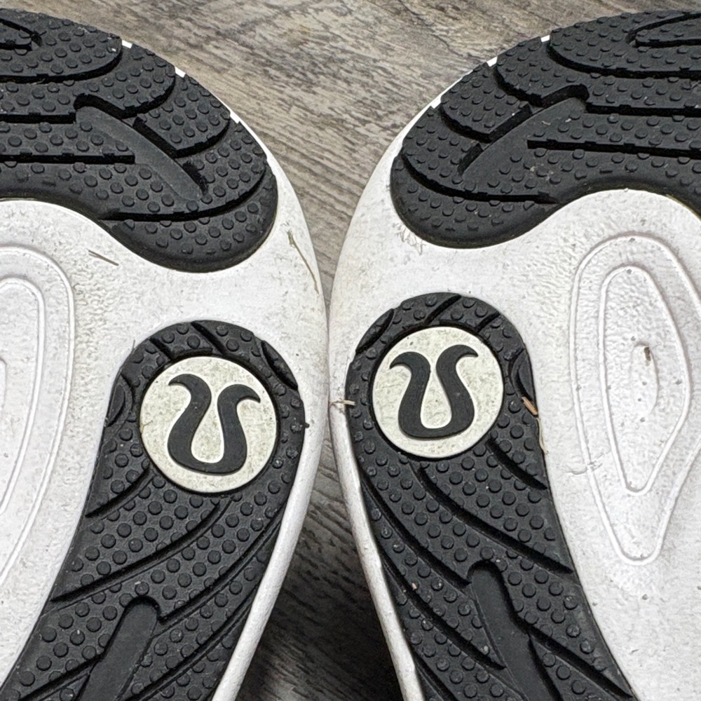 Lululemon Size Men’s 11 Black and White Athletic Sneakers Excellent Condition - Picture 6 of 12